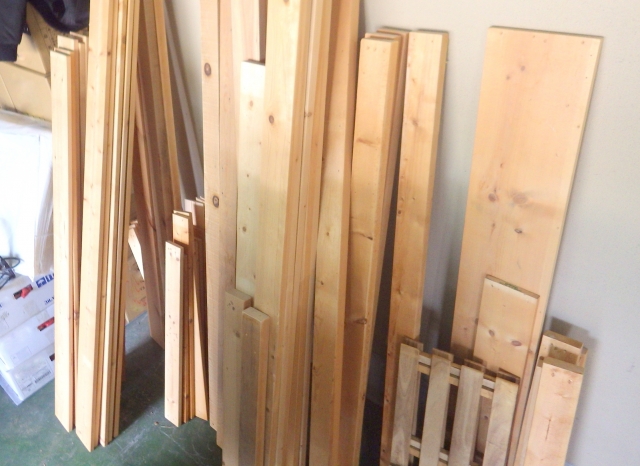 建築現場では木材など様々な建材が使われます
