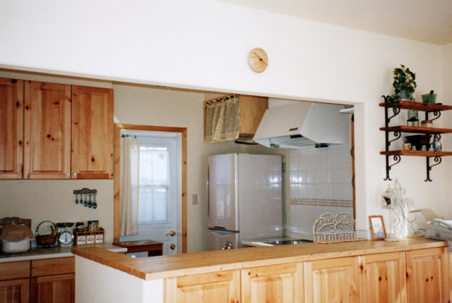 セミクローズタイプのキッチンはパーソナルスペースも確保できます