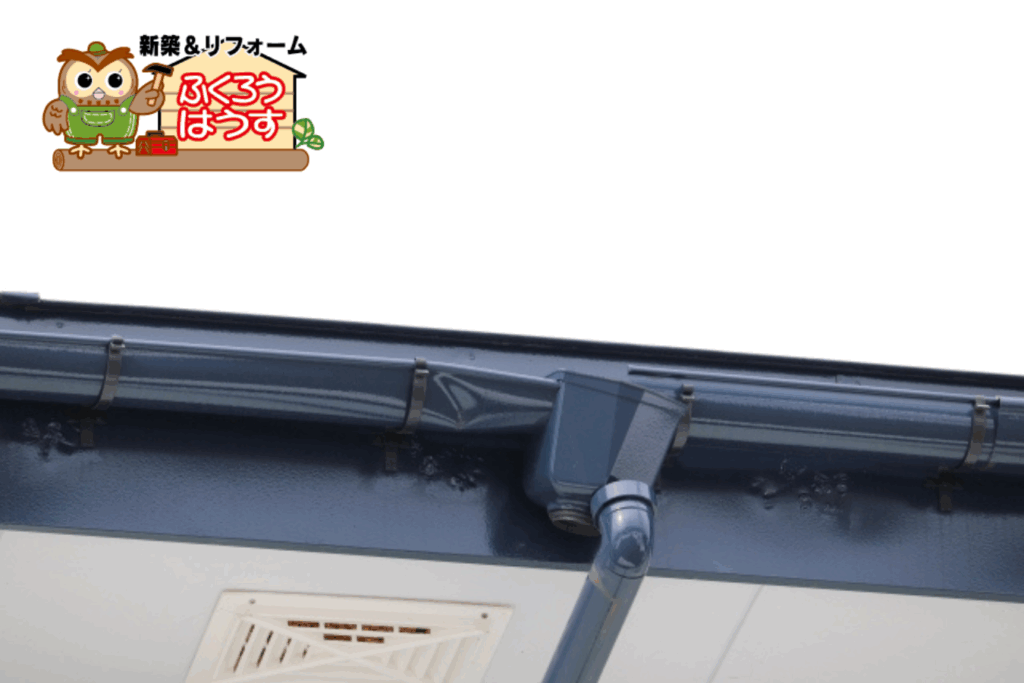 軒天井や内壁の黒カビやシミの原因は「雨どい」の破損？！